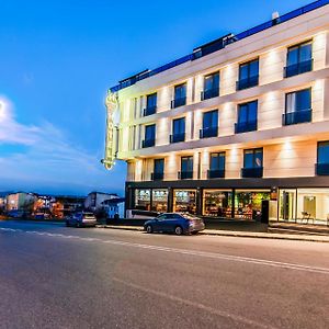 Heaven Premium Hotel Restaurant & Airport Shuttle